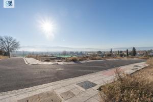 Parcela urbana de 2.918 m2 en Monteluz para construir hasta 25 viviendas pareadas photo 0