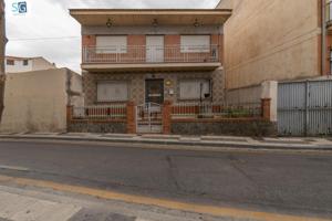 SE VENDE CASA CON UNA PARCELA DE 518 m2 (EN EL CENTRO DE LOS OGÍJARES). photo 0