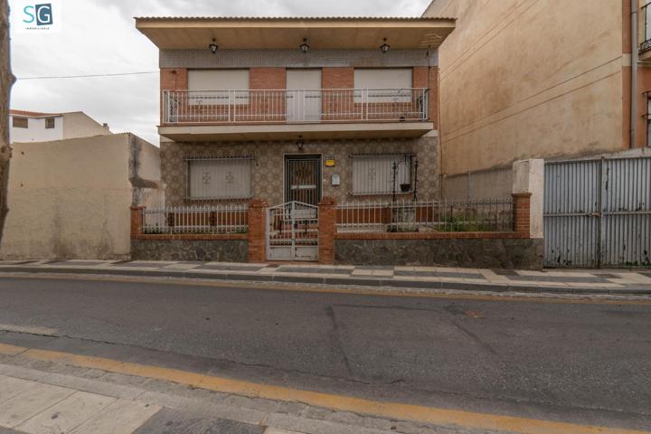 SE VENDE CASA CON UNA PARCELA DE 518 m2 (EN EL CENTRO DE LOS OGÍJARES). photo 0