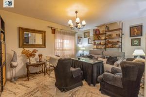 Piso en venta en Alhamar photo 0