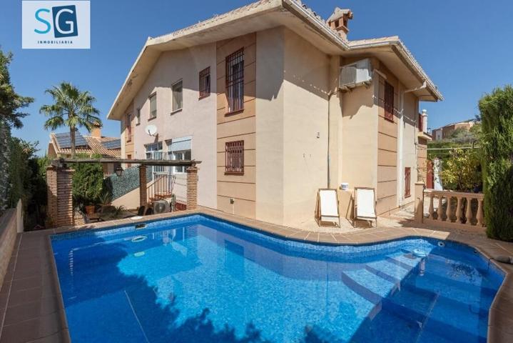 Casa pareada con piscina, en Huétor Vega photo 0