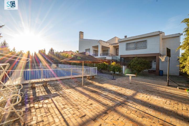 Unifamiliar En venta en Área De Granada, Huetor Vega photo 0