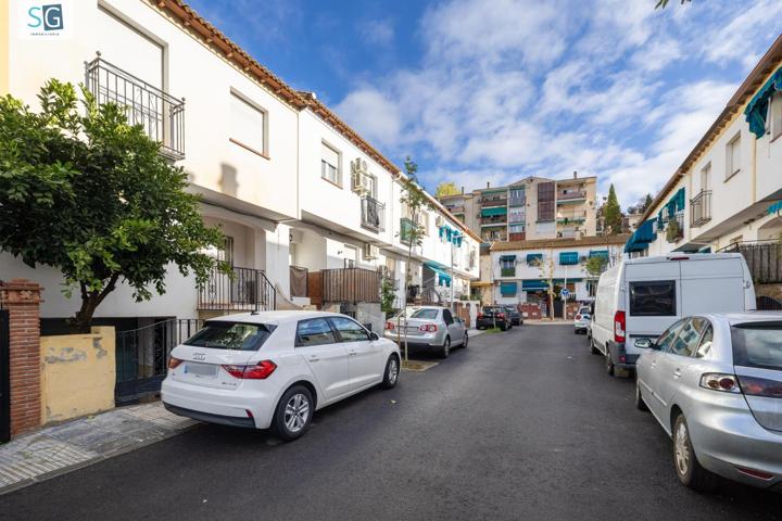 Pareada en el centro de Huetor Vega a precio de los de antes photo 0