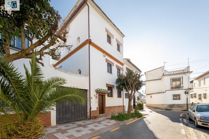 DISFRUTA DE ESTA RENOVADA Y EFICIENTE CASA EN GRANADA CAPITAL photo 0