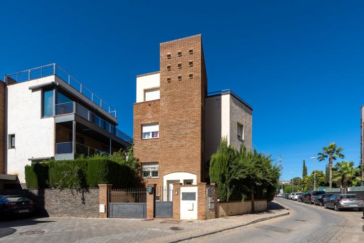 Casa individual de tres dormitorios mas torreón. photo 0