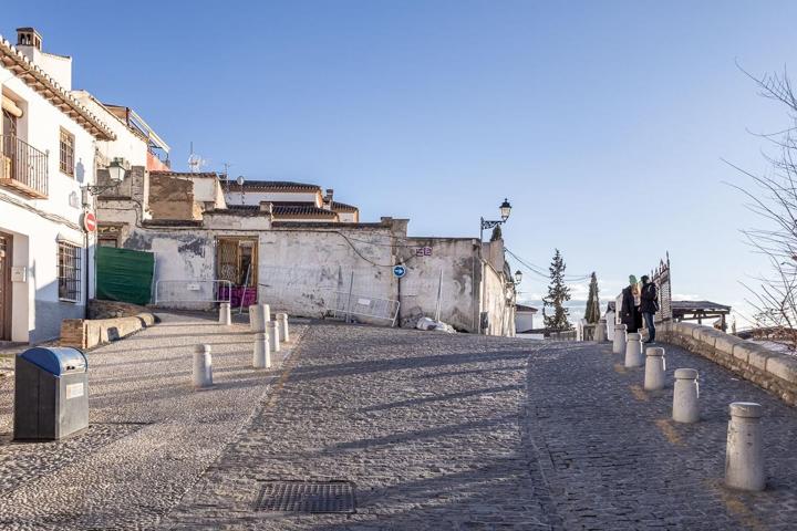 SOLAR EN EL ALBAYCIN CON PROYECTO photo 0