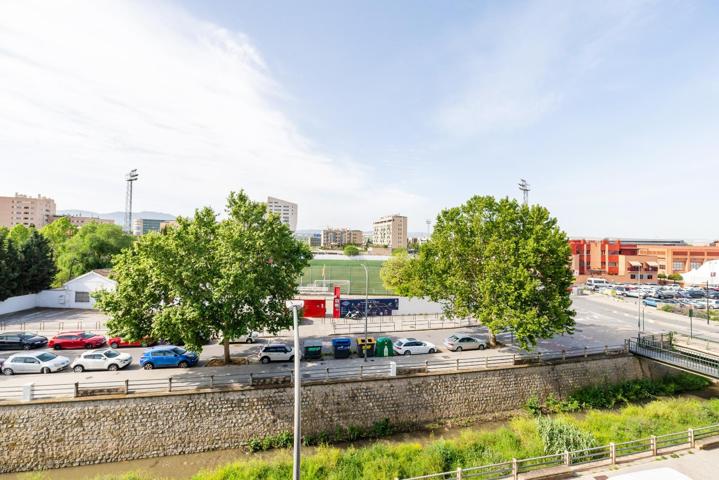 ¡Inversores, atención! Oportunidad única en una de las zonas más dinámicas de Granada photo 0