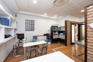 Local comercial en Granada, espalda Parque Lagos. Zona Colegio El Carmelo - Carrefour photo 0