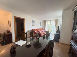 PRIMER PISO EN VENTA CON PARKING Y ASCENSOR photo 0