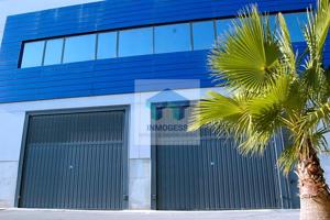 ¡Inversión de Éxito en Elche! Venta de Grupo de Naves Industriales en Ubicación Estratégica. photo 0