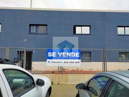 ¡Oportunidad! Venta de Nave Industrial en Málaga con Acceso a Dos Calles. photo 0