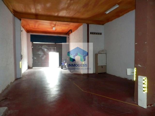 Oportunidad de Inversión en El Carpio (Córdoba): Edificio con Potencial Residencial o Inversor photo 0