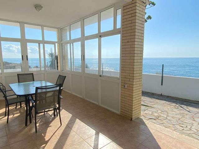 Chalet en primera linea de playa, 3 dormitorios photo 0