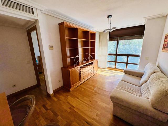 ¡Vive en una urbanización con piscina, gimnasio y pista de pádel en pleno Madrid! photo 0