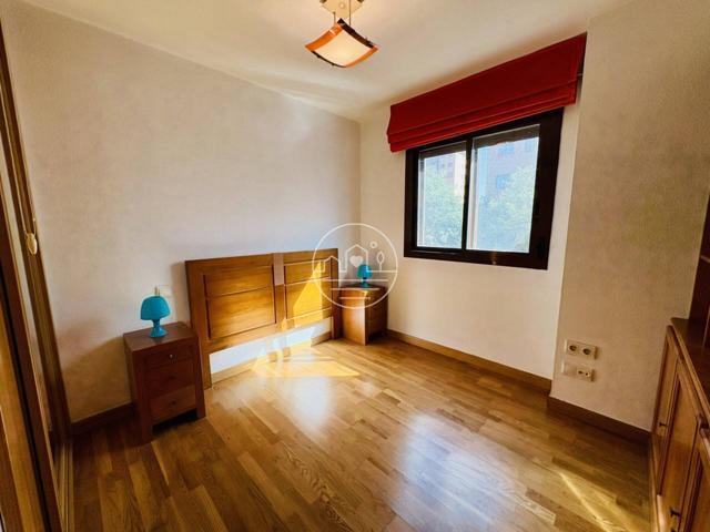 ¡Vive en una urbanización con piscina, gimnasio y pista de pádel en pleno Madrid! photo 0