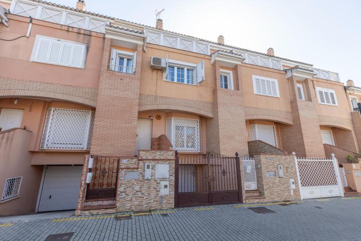 ¡Oportunidad única en Armilla! Casa en venta junto al centro comercial Nevada Shopping photo 0