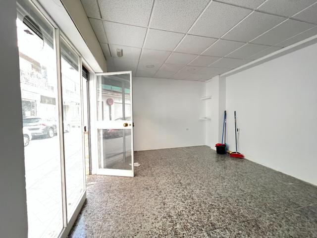 4. Local o Nave → Local comercial en Granada zona Zaidin, 25.00 m. de superficie, un aseo, propieda photo 0