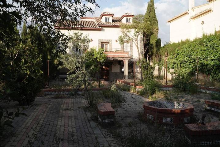 Impresionante chalet con una superficie de terreno urbanizable de 2.132m2 en Cajar (Granada) photo 0