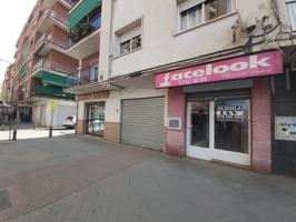 LOCAL COMERCIAL EN AVDA. DE CADIZ.. se compone de 71m, está dividido en 3 estancias mas aseo. cuenta con un escaparate acristalado, photo 0