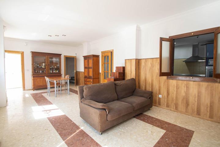 🏡 Amplia casa con 5 dormitorios y patio de 80 m2 junto a Santa Fe !!! photo 0