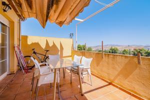 VENTA DE ATICO DE 2 DORMITORIOS CON TERRAZA DE 15 M2 CON VISTAS DESPEJADAS EN CAJAR Y PLAZA DE GARAGE INCLUIDA photo 0