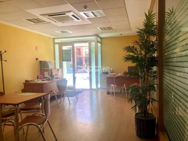 Venta LOCAL en Talavera de la Reina 197m² Plaza Puente Morris y Portiña Salvador 36 con 3 aulas lectivas, 2 aseos, cuart photo 0