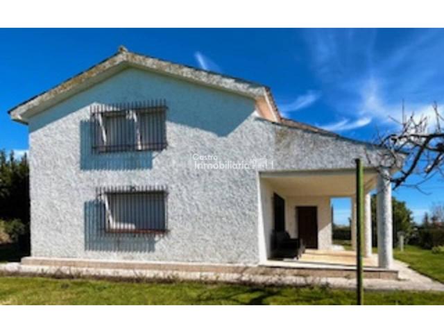 Venta en Urbanización de Talavera La Nueva chalet 246 metros 9 dormitorios, 2 baños, garaje y 2 naves en terreno de 17.0 photo 0