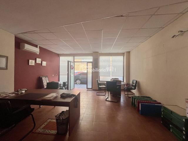 Local Comercial en venta Talavera de la Reina salida de humos en calle Alberche de 57 metros + entreplanta 37 metros en photo 0