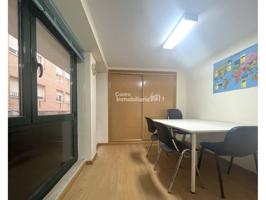 Venta de local entreplanta en Talavera de la Reina Centro Histórico 2 aulas, hall, baño completo con ducha y termo photo 0