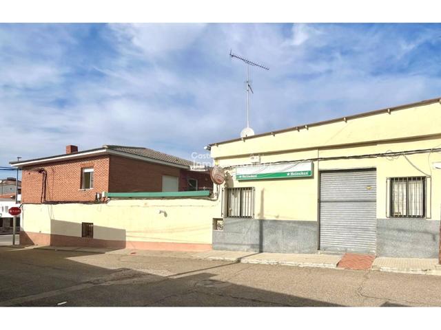 Venta de Chalet Adosado en Cebolla 418 m² con restaurante, terraza de verano y 2 viviendas de 114 metros photo 0