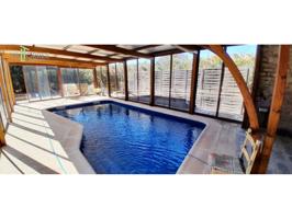 Chalet con piscina en Urbanización Valdelobos photo 0