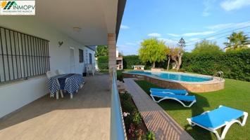 GRAN CHALET CONSTRUIDO EN UNA SOLA PLANTA CON AMPLIO JARDÍN Y PISCINA. ZONA BARBIGUERA. photo 0
