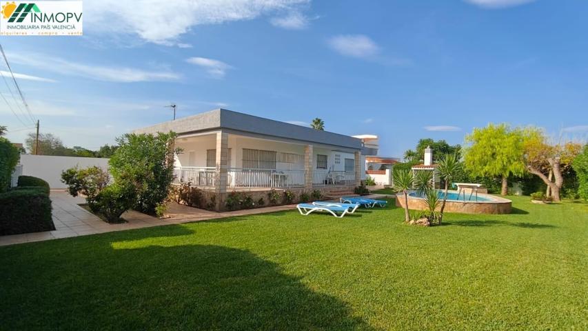 GRAN CHALET EN UNA SOLA PLANTA CON AMPLIO JARDÍN Y PISCINA. ZONA BARBIGUERA. photo 0