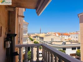 SE VENDE PISO CENTRICO DE 4 HABITACIONES, 2 BAÑOS, TERRAZA, PLAZA DE PK INCLUIDA! photo 0