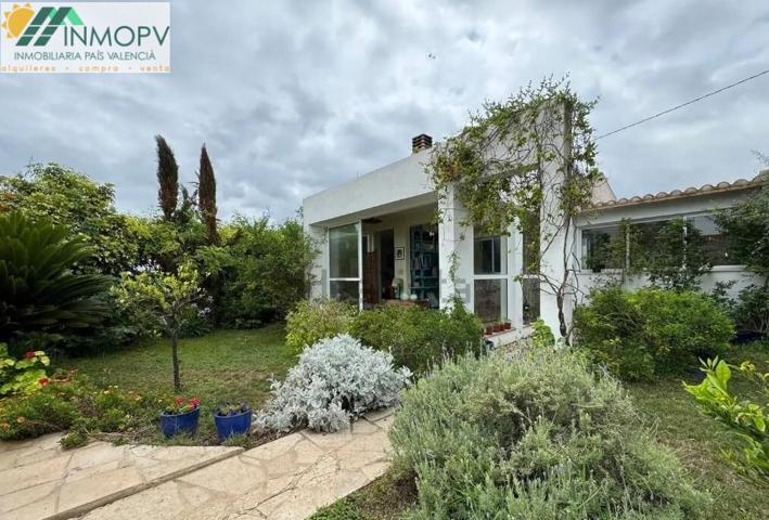 EN VENTA CHALET PAREADO CONSTRUIDO EN UNA SOLA PLANTA! COMODA DISTRIBUCION Y MUY CERCA DE LA PLAYA! photo 0