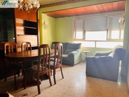 SE VENDE PISO DE 4 DORMITORIOS PROXIMO A CENTRO Y PLAYA. 2ª PLANTA EDIFICIO SIN ASCENSOR! photo 0