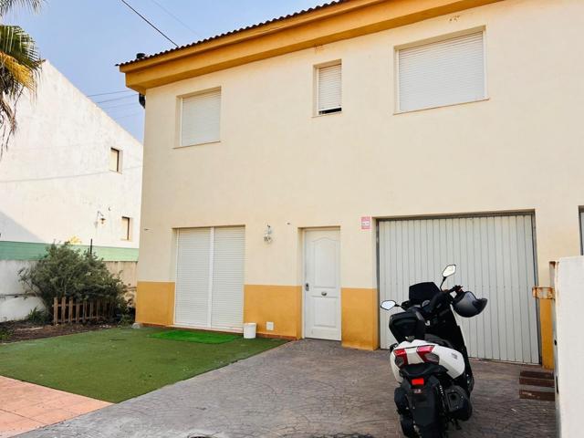 CASA ADOSADA DE 3 DORMITORIOS EN VENTA, ZONA SALDONAR COSTA NORTE CON GARAJE Y JARDIN PRIVADO ! photo 0