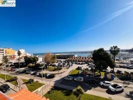 AMPLIA Y BONITA VIVIENDA DE 4 DORMITORIOS EN FRENTE DEL MAR! ALMACEN Y GARAJE INCLUIDOS EN EL PRECIO! photo 0