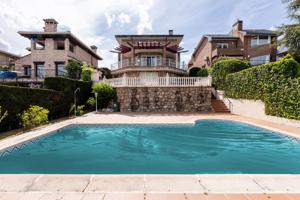 Unifamiliar En venta en Los Ángeles - Jarandilla, Torrelodones photo 0