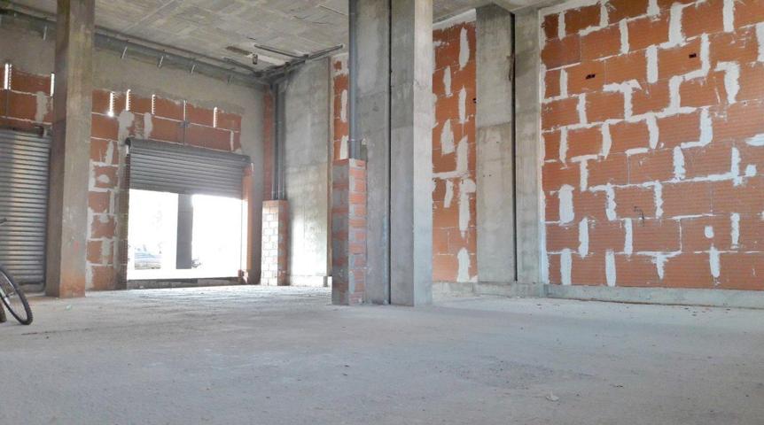 Amplio local en el Pau I photo 0