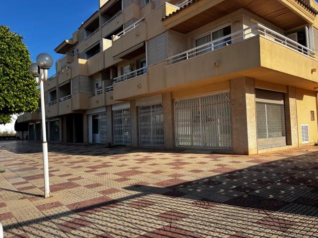 Local En venta en Santa Eulària Des Riu photo 0