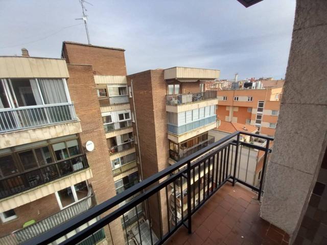 VENTA DE PISO EN PASEO CANALEJAS photo 0