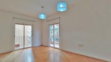 Piso de cuatro dormitorios y dos cuartos de baño en tercera planta, junto a calle Alhamar photo 0