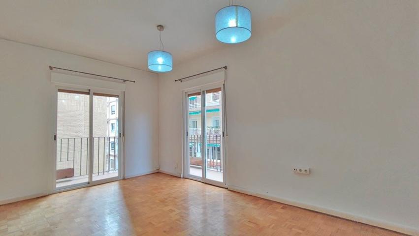 Piso de cuatro dormitorios y dos cuartos de baño en tercera planta, junto a calle Alhamar photo 0