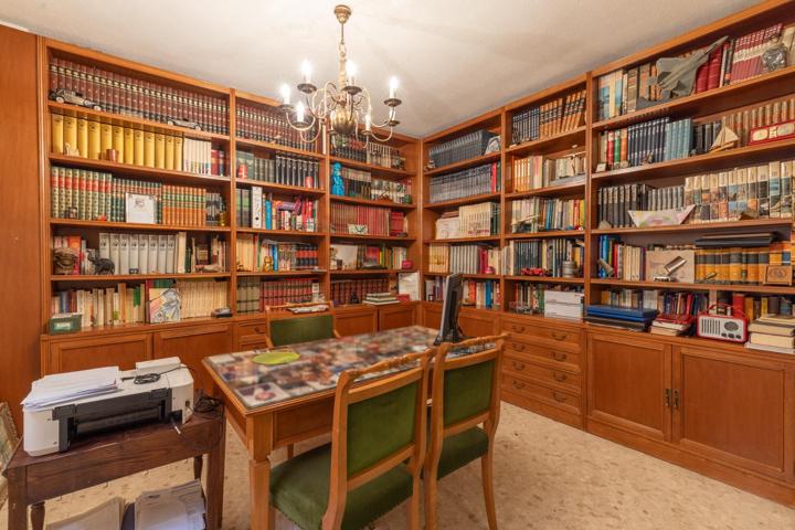 Magnifica oportunidad de vivir en el centro de Granada photo 0