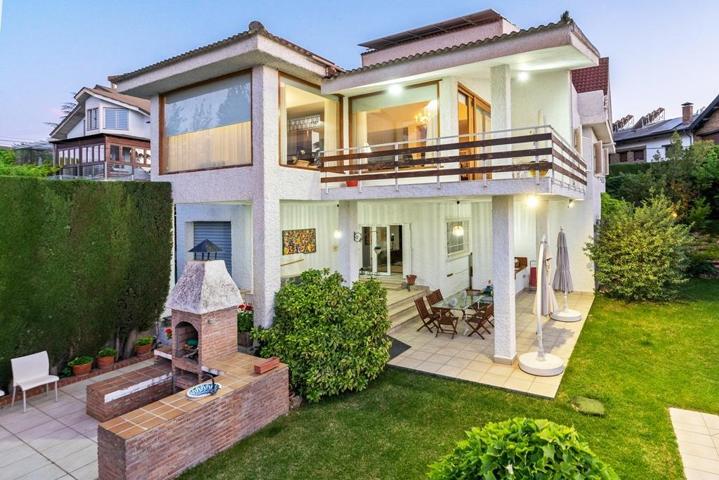 Extraordinaria Villa en urbanización Los Cerezos II de Gójar photo 0