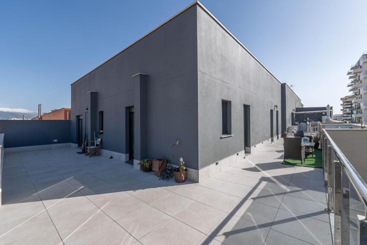 Exclusivo ático con 97 m2 de terraza y vistas a Sierra Nevada en Barrio Periodistas photo 0