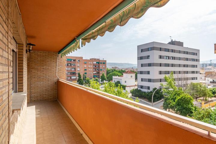 Estupendo piso con plaza de garaje junto al Carrefour photo 0