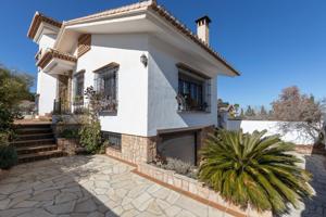 MARAVILLOSO CHALET INDEPENDIENTE CON PISCINA photo 0
