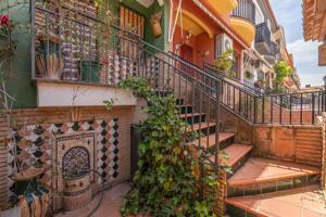 Preciosa casa adosada de 3 dormitorios, con garaje doble de 53 m2 y patio de 77 m2 en Belicena photo 0